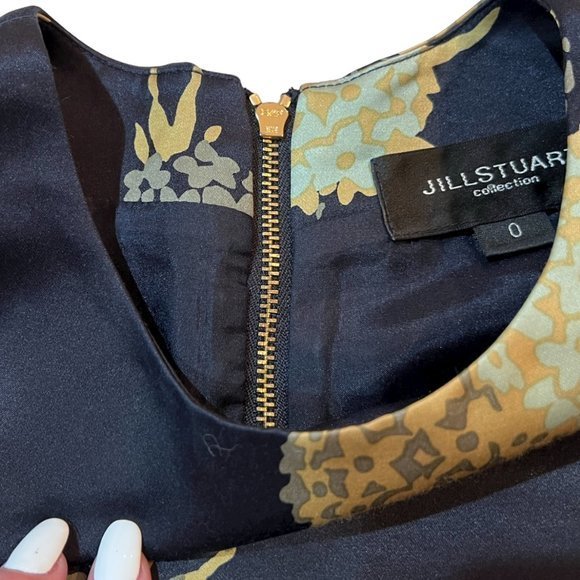 Women's Jill Stuart Silk Blend Navy Floral Top Size 0 - Picture 2 of 5